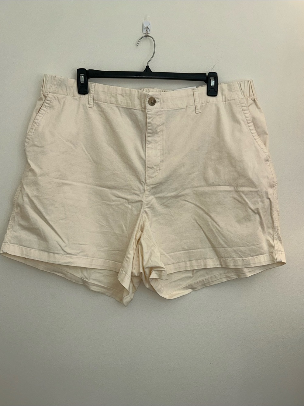 Old Navy Womans Plus Size 3X Everyday Chino Short 3.5 “ Inseam Cream Ivory NWT